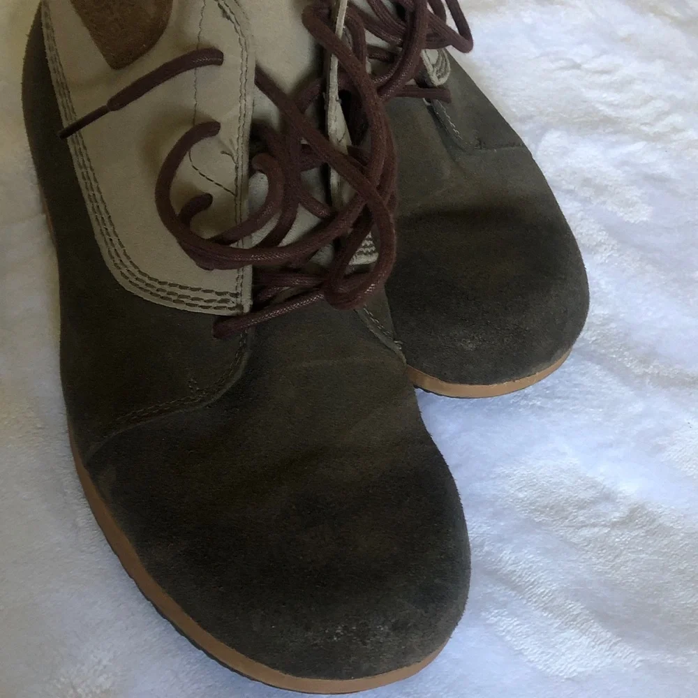 Sorel Men’s Two-Tone Suede Chukka Boots in Brown and Beige